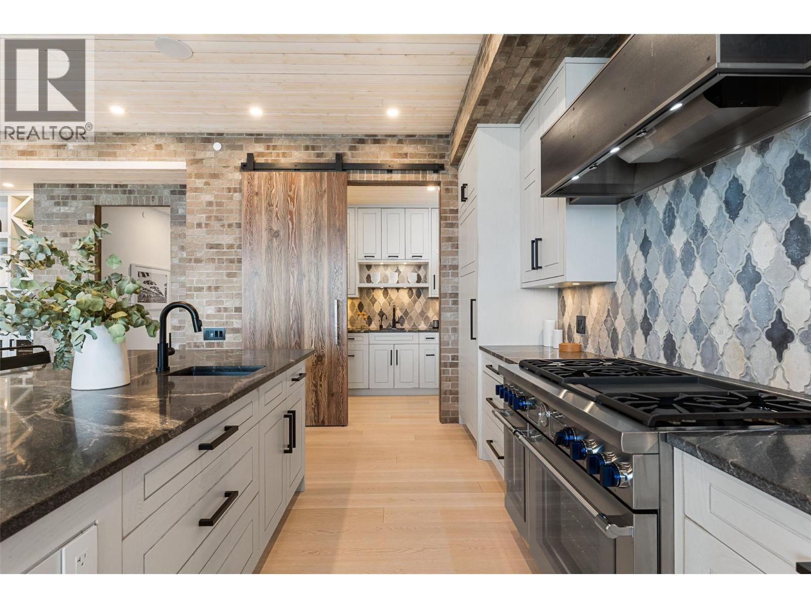 2641 Casa Loma Road, West Kelowna, BC - Indoor Photo Showing Kitchen With Upgraded Kitchen