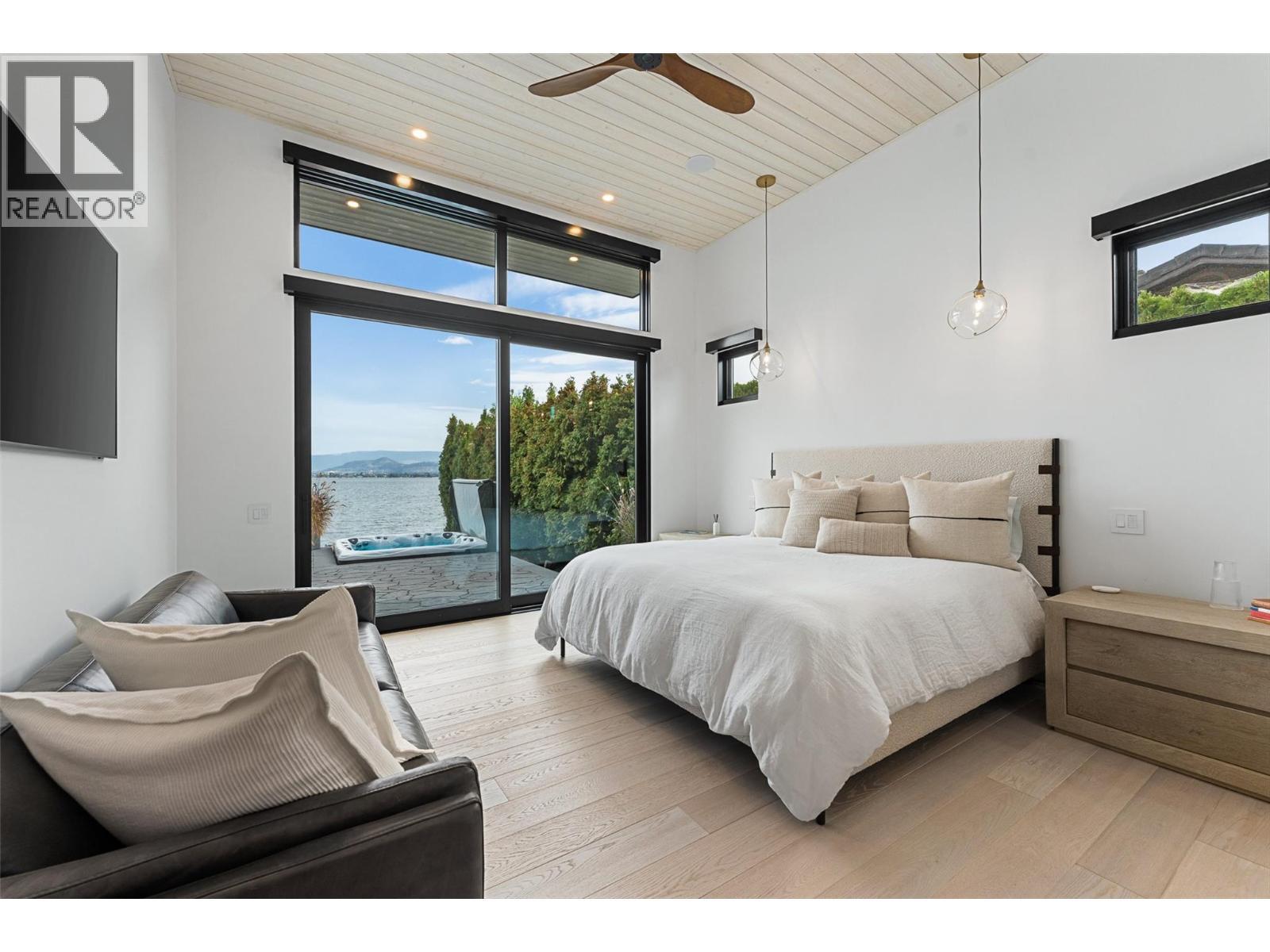 2641 Casa Loma Road, West Kelowna, BC - Indoor Photo Showing Bedroom