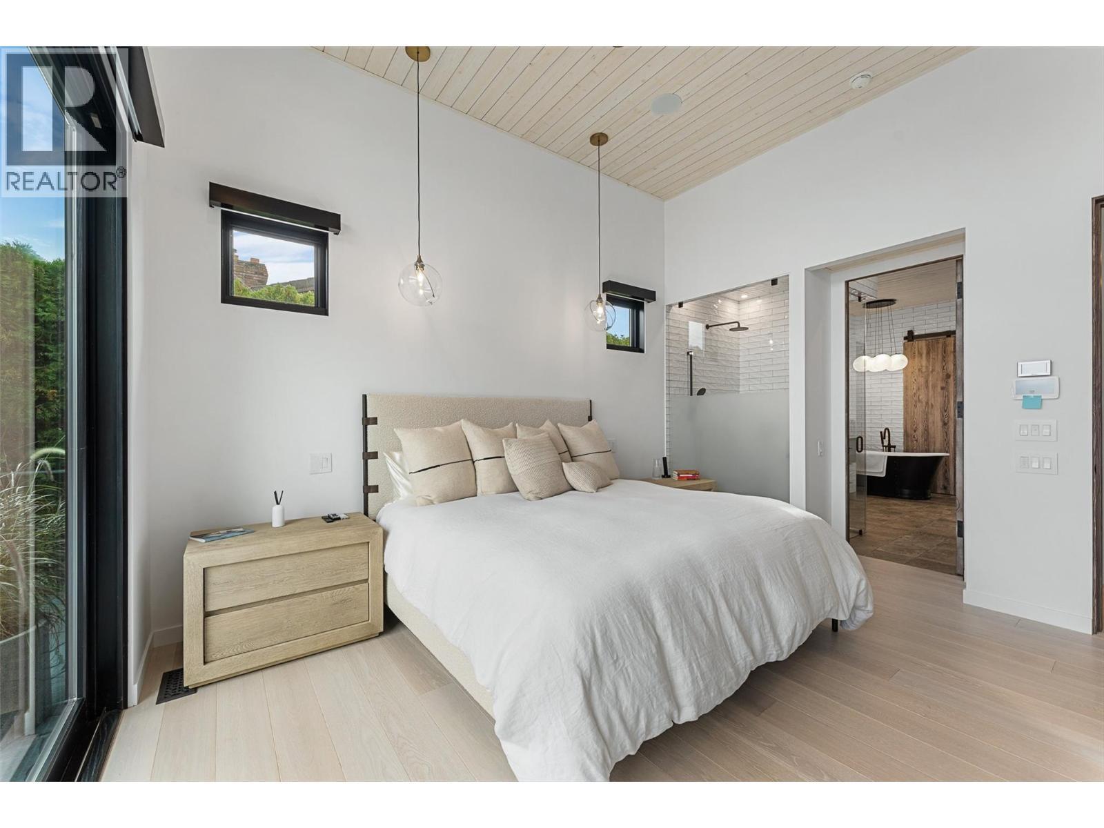 2641 Casa Loma Road, West Kelowna, BC - Indoor Photo Showing Bedroom