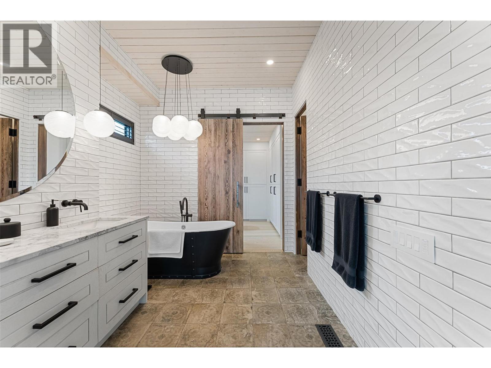 2641 Casa Loma Road, West Kelowna, BC - Indoor