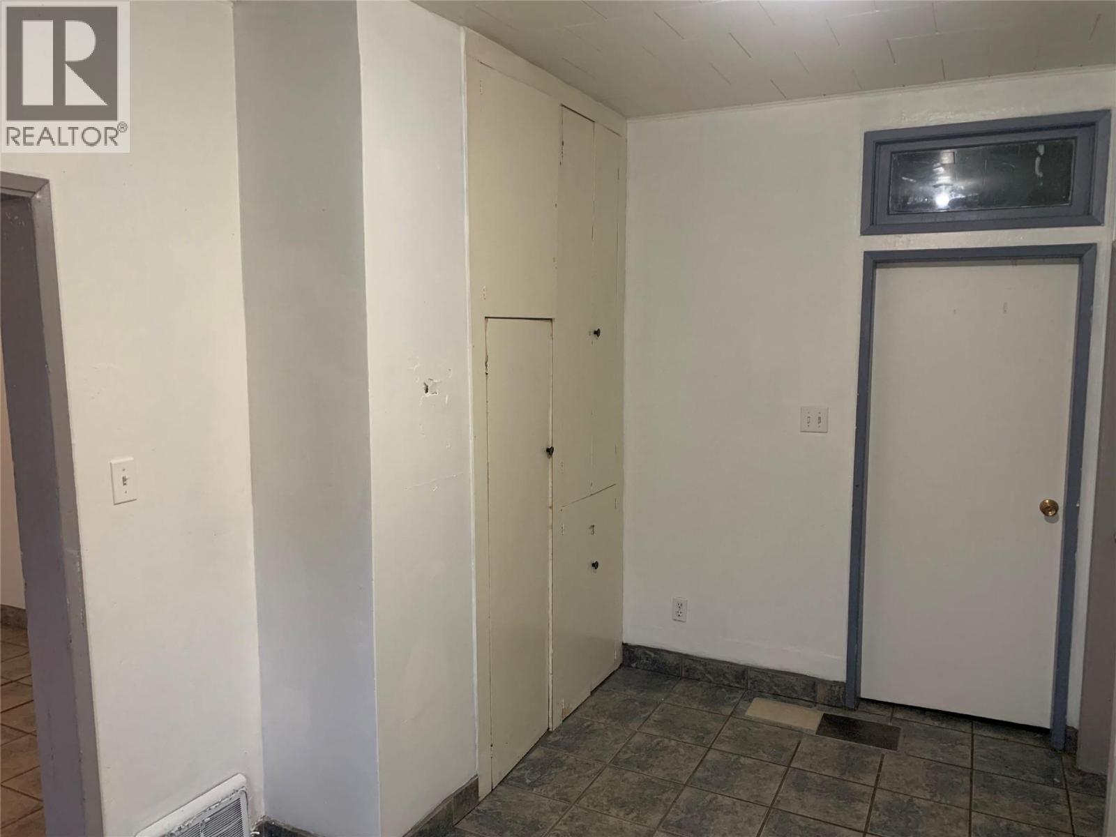 5015 Erie-Ross Spur Road, Salmo, BC - Indoor Photo Showing Other Room