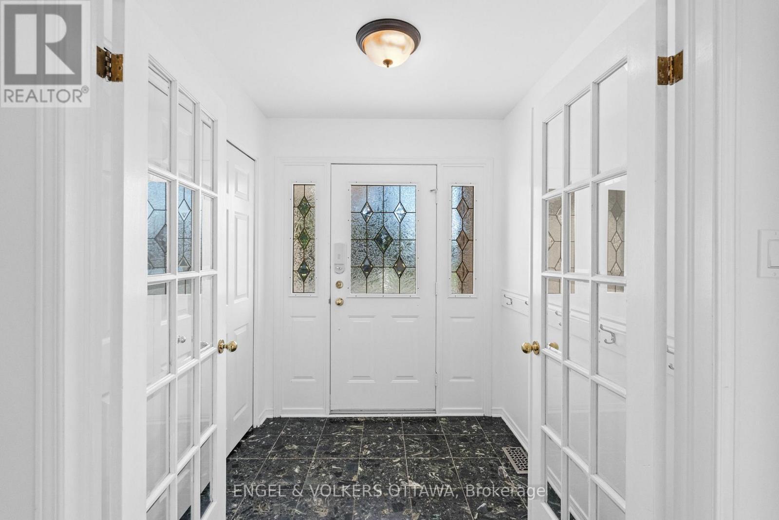 841 Montcrest Drive, Ottawa, ON - Indoor Photo Showing Other Room