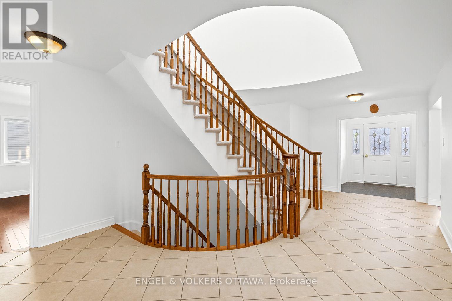 841 Montcrest Drive, Ottawa, ON - Indoor Photo Showing Other Room