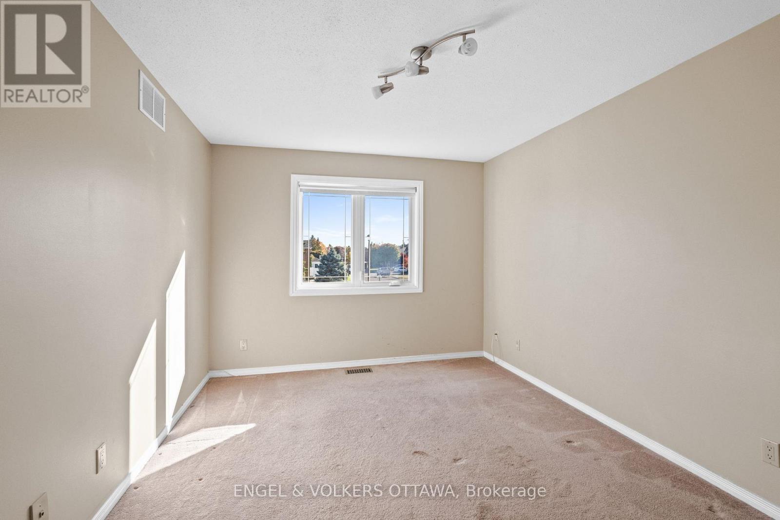 841 Montcrest Drive, Ottawa, ON - Indoor Photo Showing Other Room