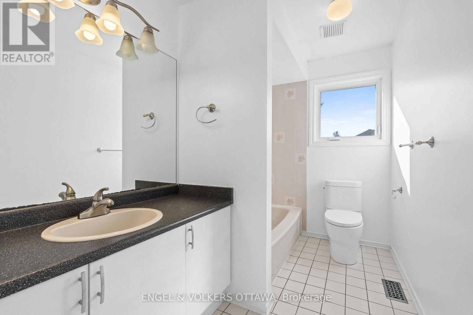 841 Montcrest Drive, Ottawa, ON - Indoor Photo Showing Bathroom