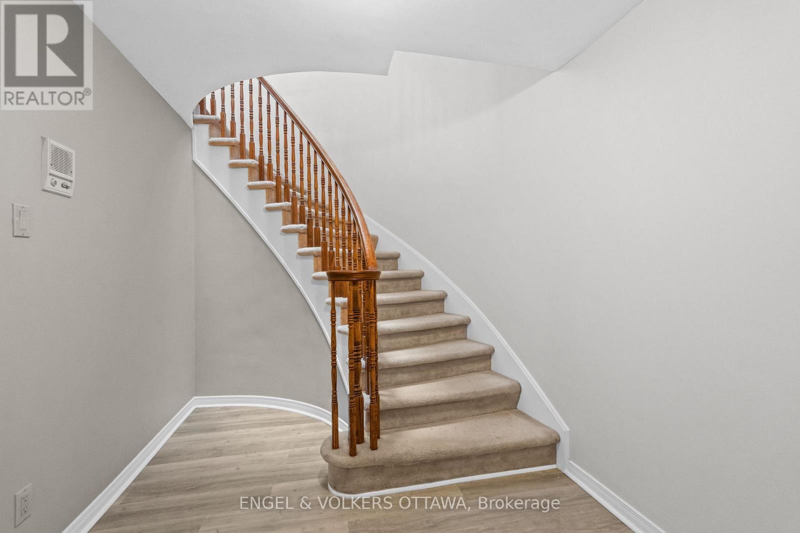 841 Montcrest Drive, Ottawa, ON - Indoor Photo Showing Other Room