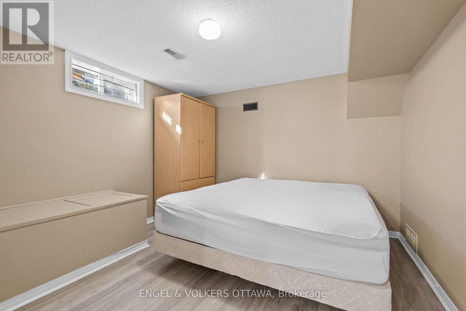 841 Montcrest Drive, Ottawa, ON - Indoor Photo Showing Bedroom