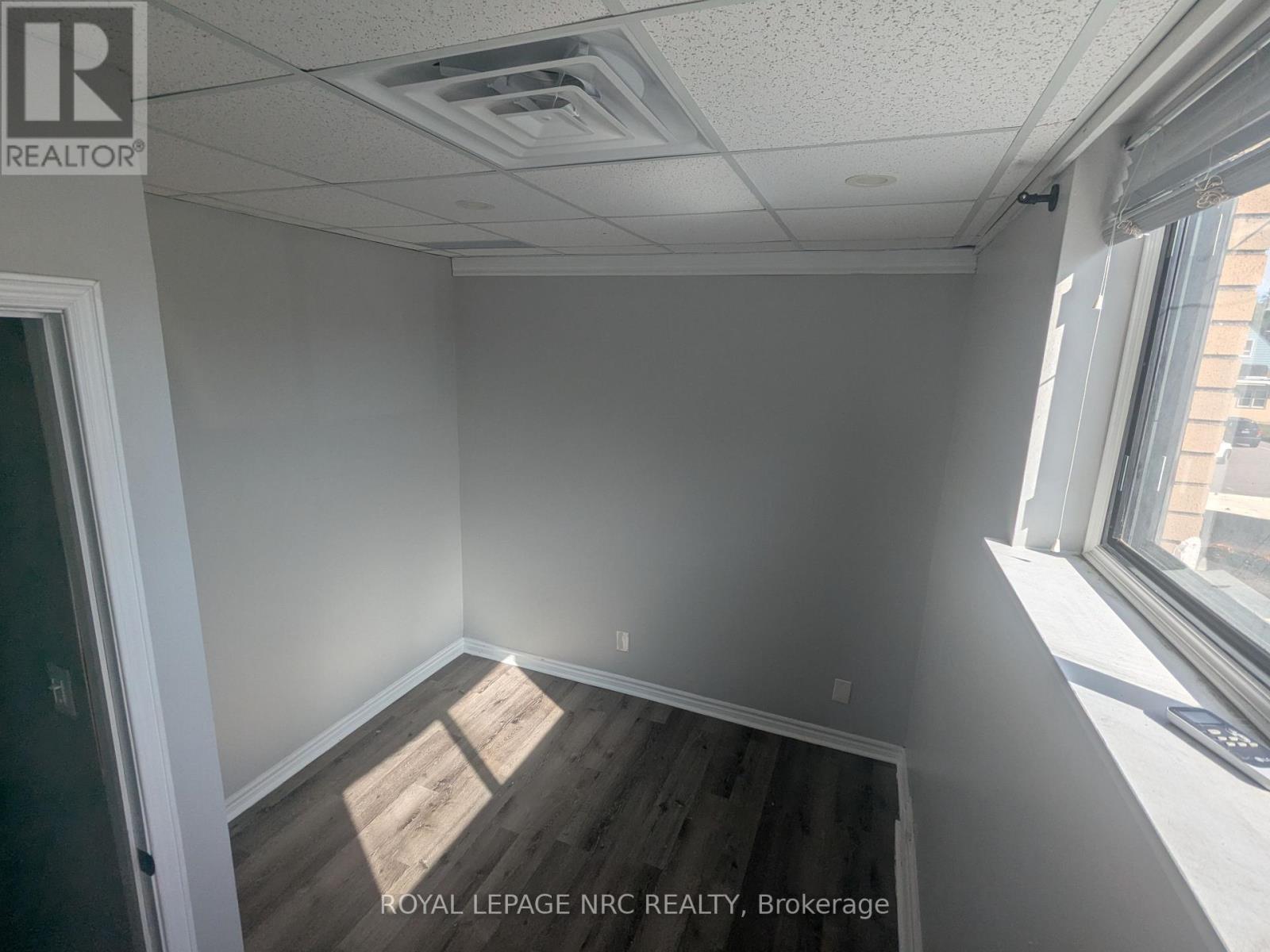 201 - 6150 Valley Way, Niagara Falls (Cherrywood), ON