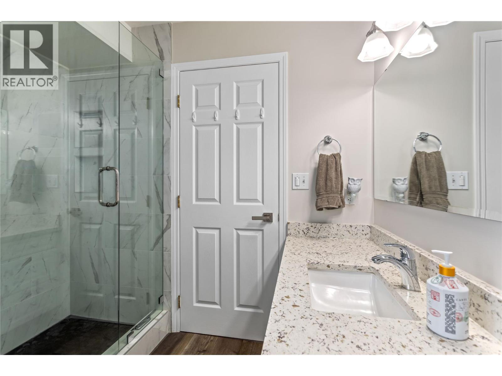 4622 Princeton Avenue, Peachland, BC - Indoor Photo Showing Bathroom