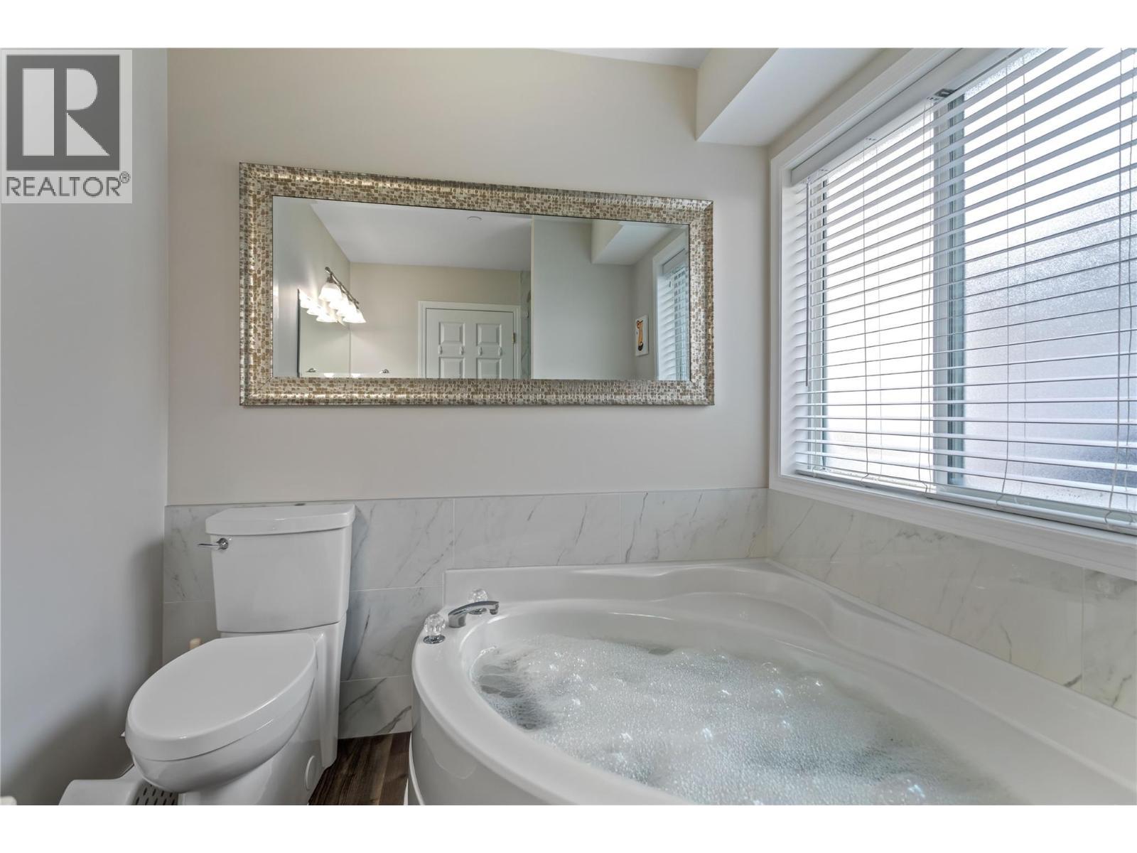 Master Ensuite - 4622 Princeton Avenue, Peachland, BC - Indoor Photo Showing Bathroom