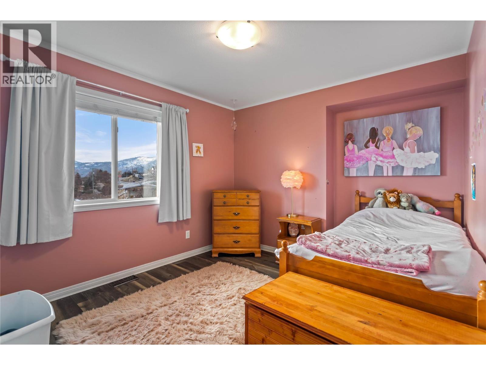 4622 Princeton Avenue, Peachland, BC - Indoor Photo Showing Bedroom