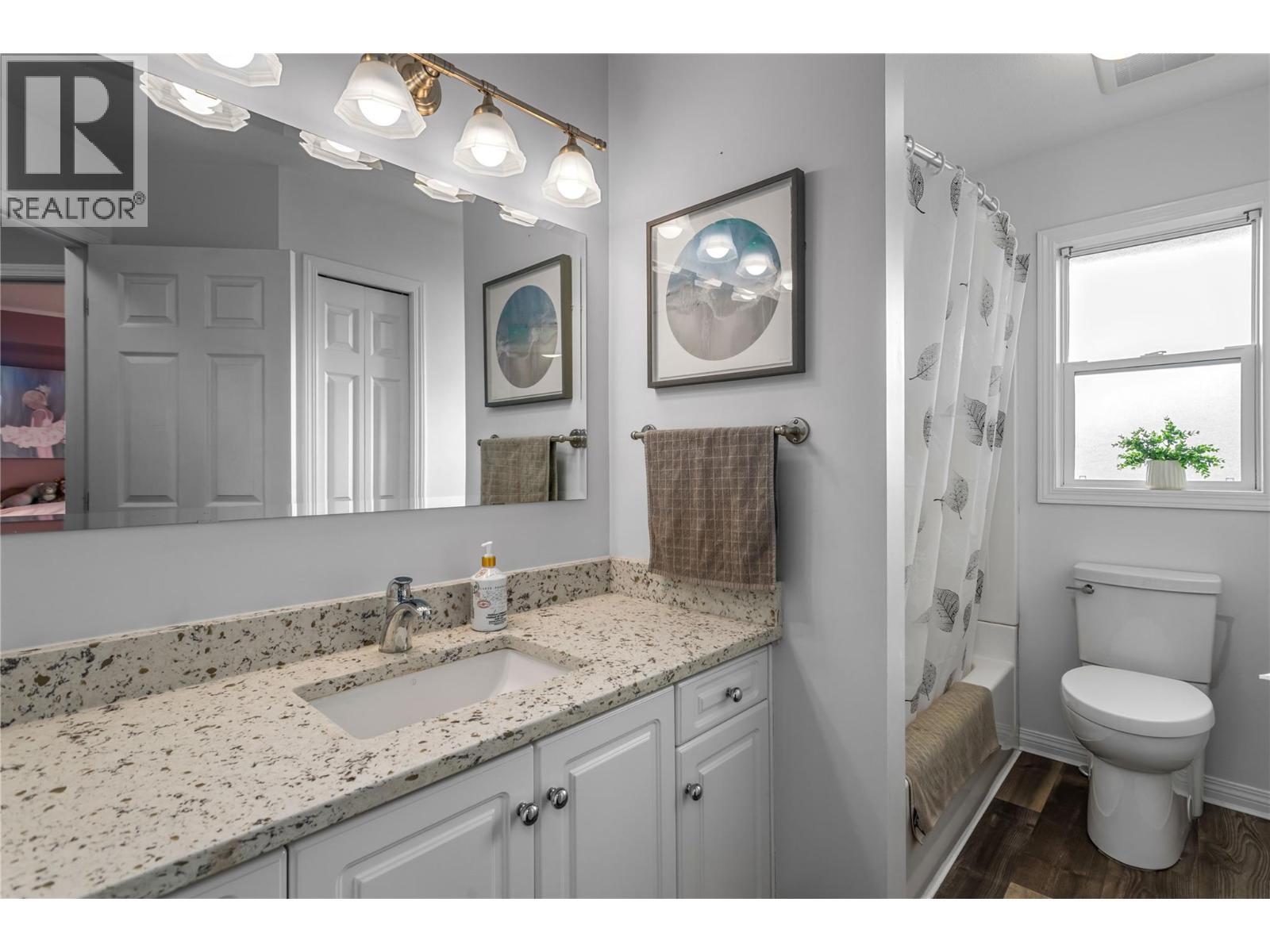 4622 Princeton Avenue, Peachland, BC - Indoor Photo Showing Bathroom