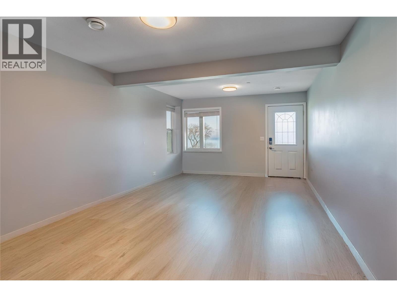 One Bedroom Suite, Living Room - 4622 Princeton Avenue, Peachland, BC - Indoor Photo Showing Other Room