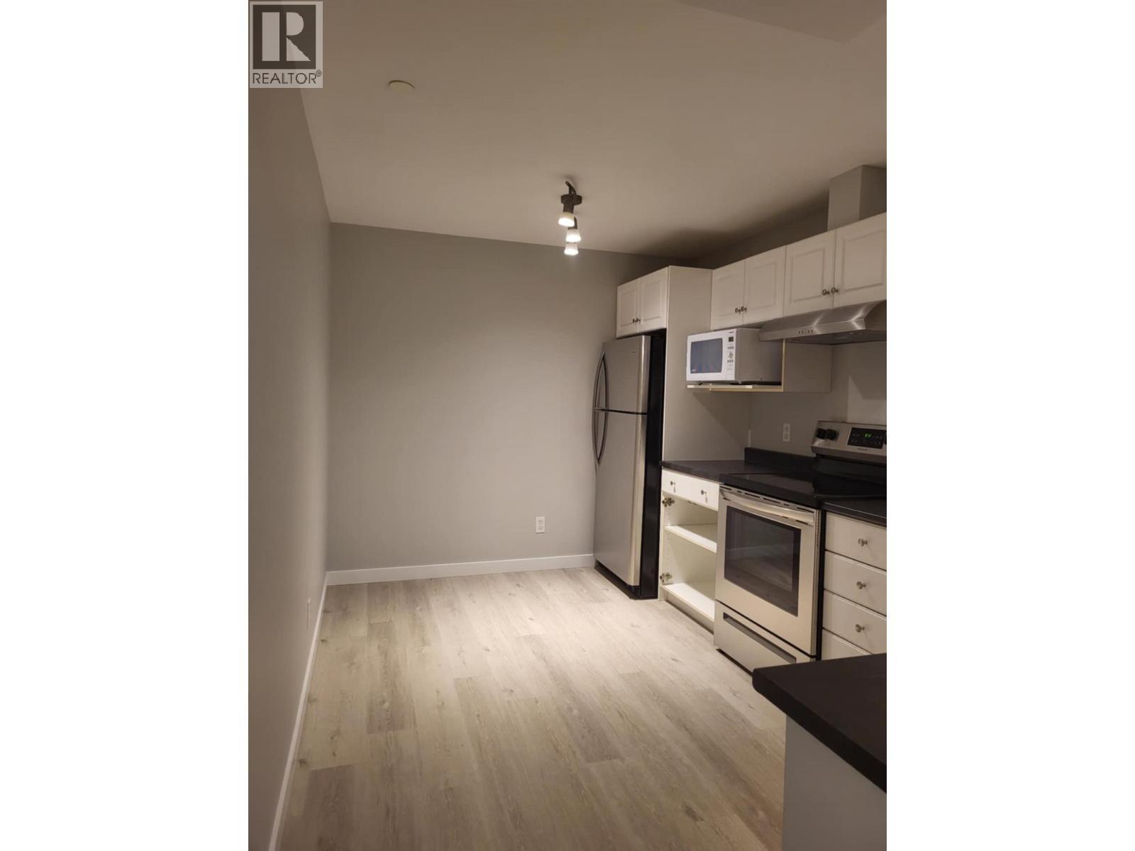 Basement Suite Kitchen - 4622 Princeton Avenue, Peachland, BC - Indoor Photo Showing Kitchen