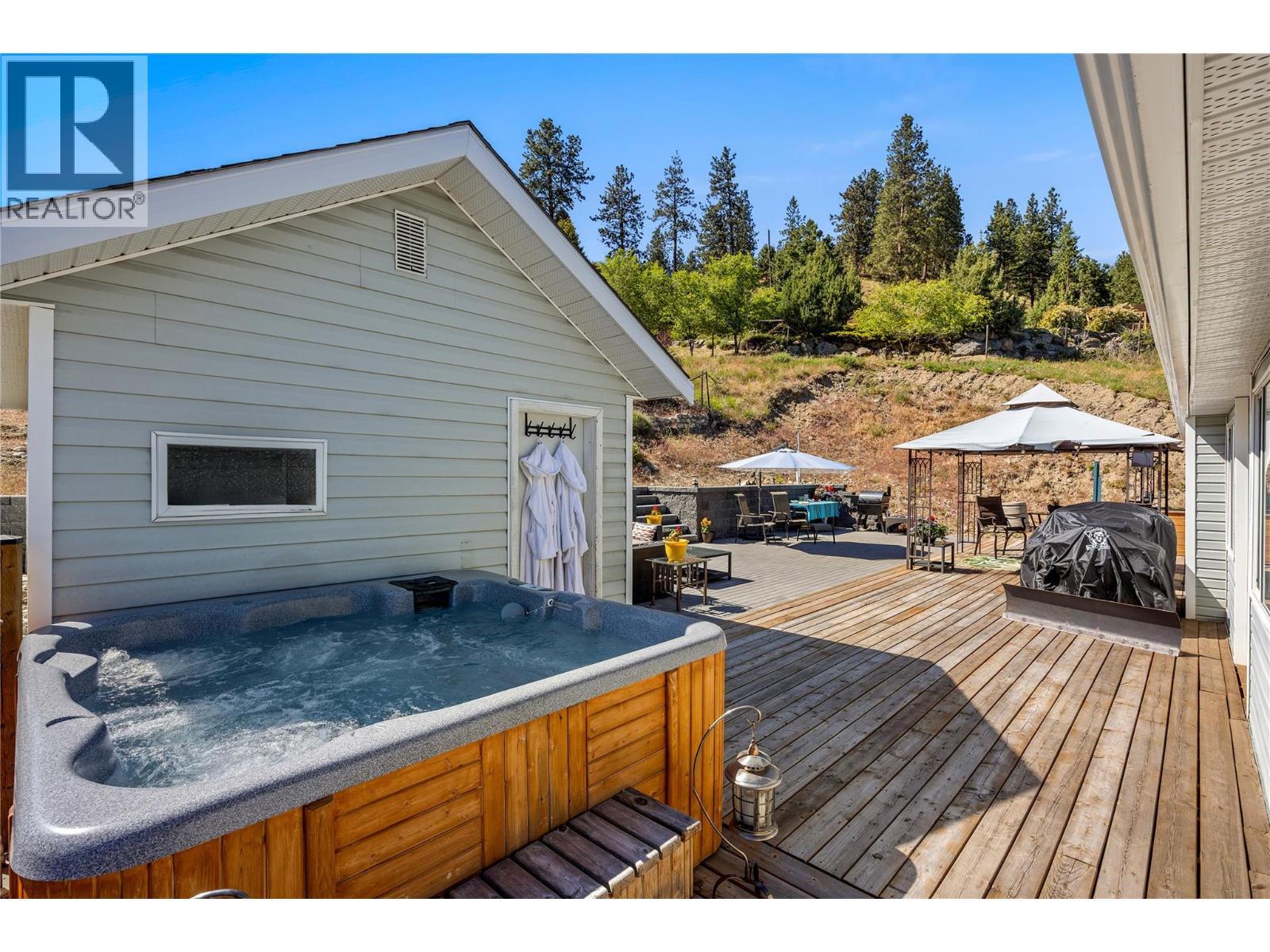 4622 Princeton Avenue, Peachland, BC - Outdoor With Deck Patio Veranda With Exterior