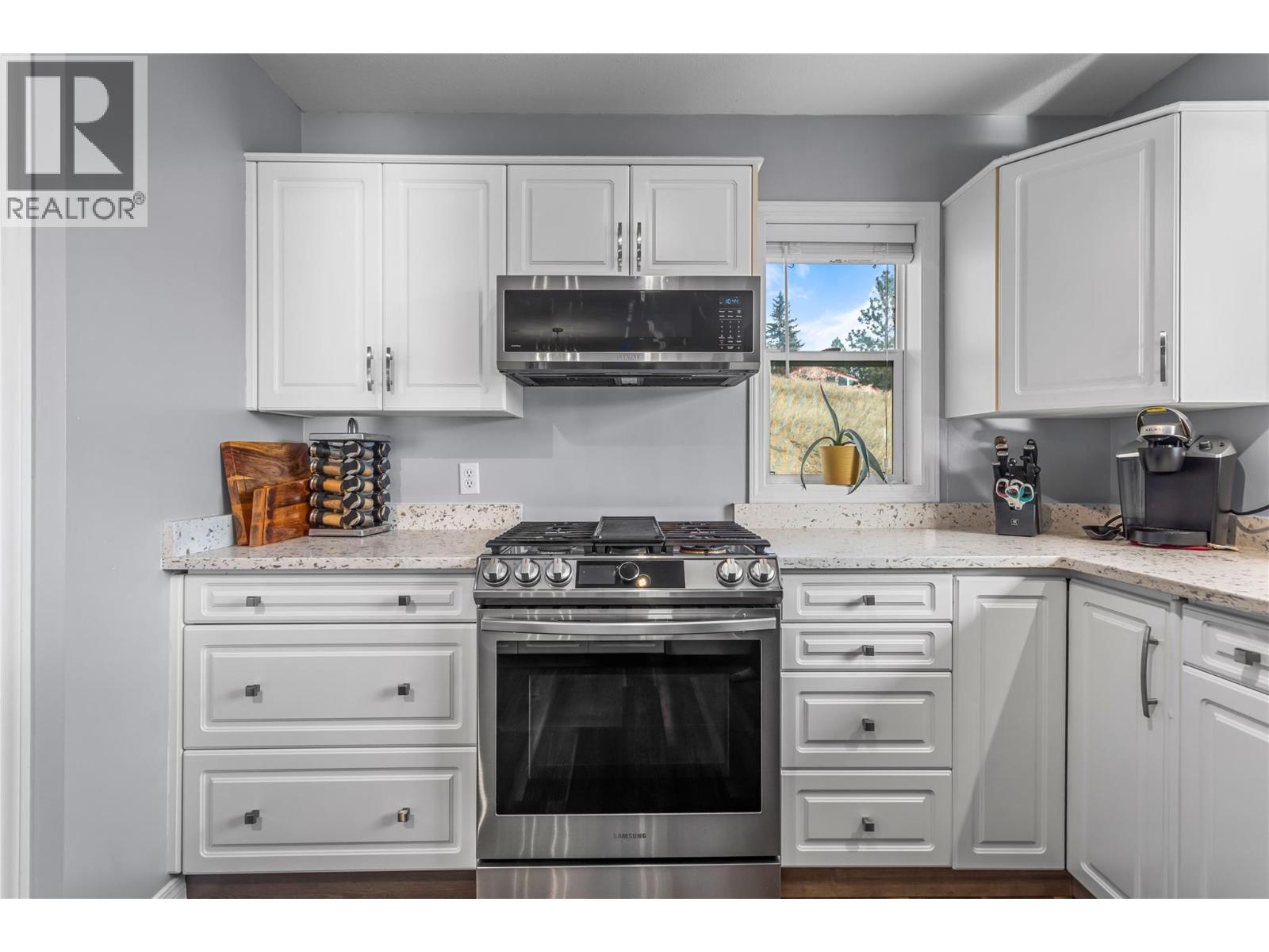4622 Princeton Avenue, Peachland, BC - Indoor Photo Showing Kitchen