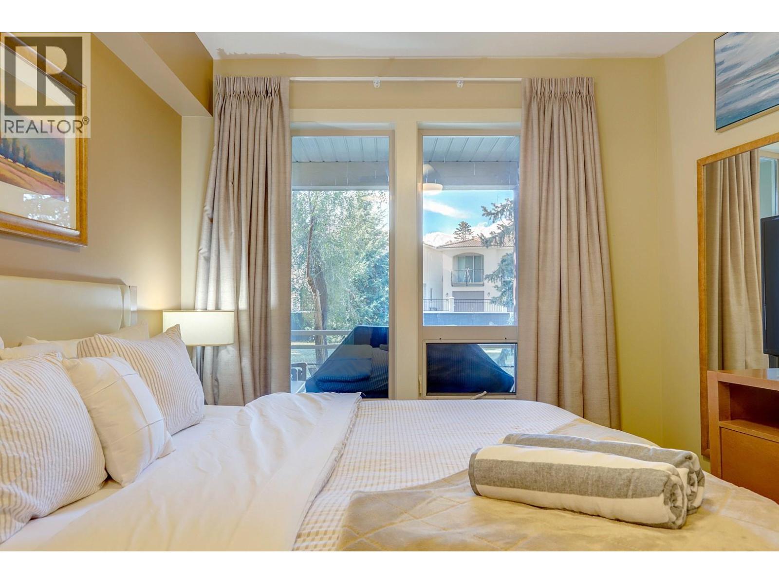 7343 Okanagan Landing Road Unit# 1114, Vernon, BC - Indoor Photo Showing Bedroom