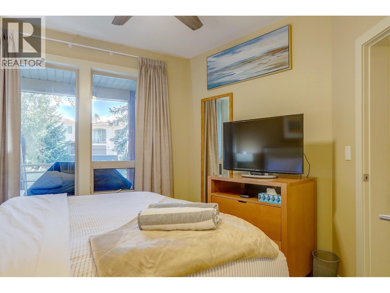 7343 Okanagan Landing Road Unit# 1114, Vernon, BC - Indoor Photo Showing Bedroom