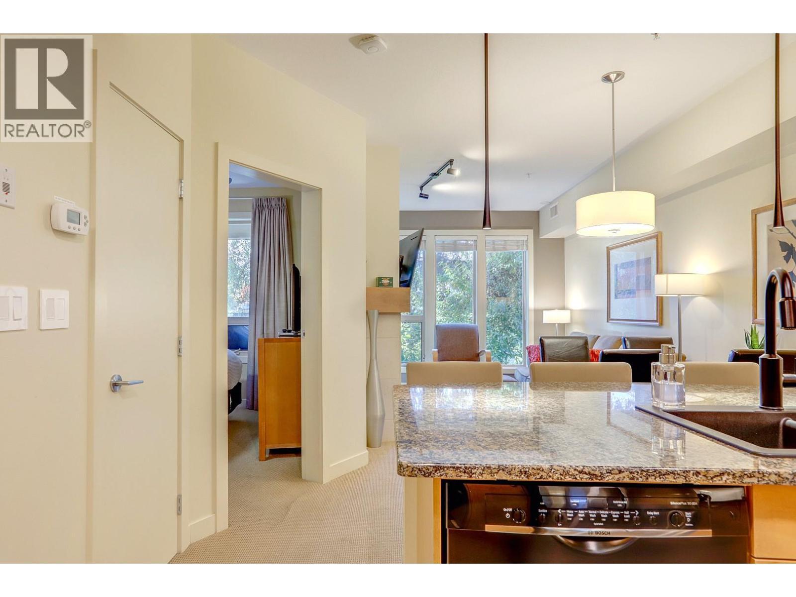 7343 Okanagan Landing Road Unit# 1114, Vernon, BC - Indoor Photo Showing Kitchen