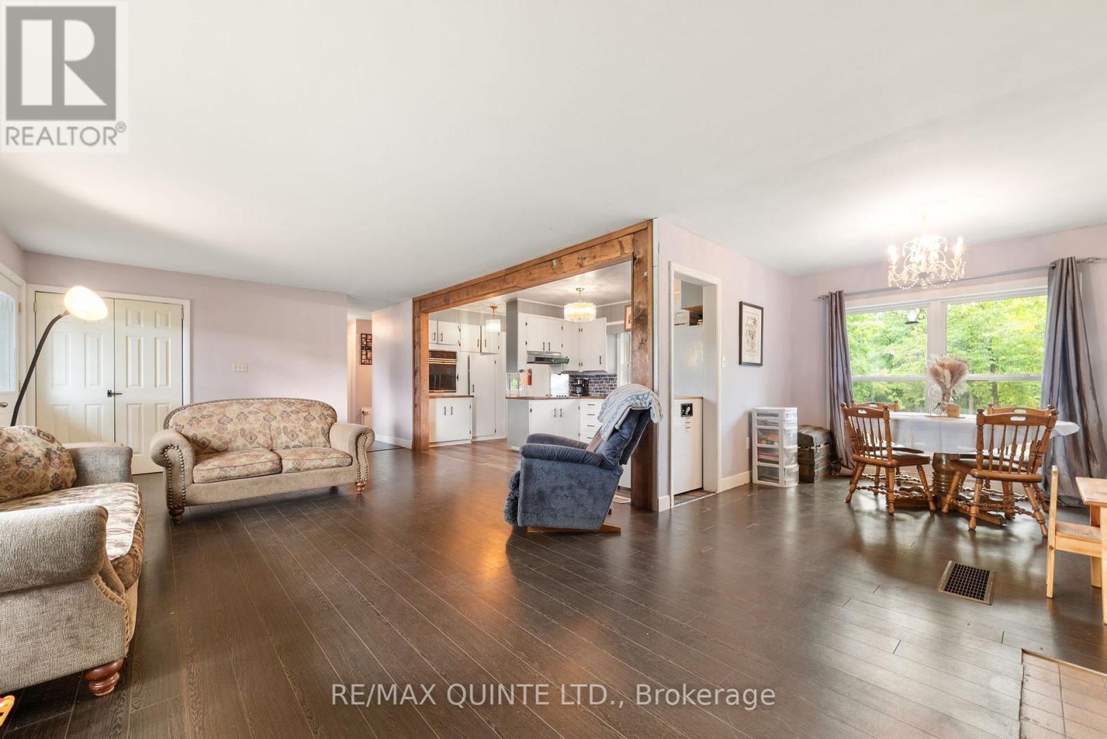14184 Highway 62, Madoc, ON - Indoor Photo Showing Living Room