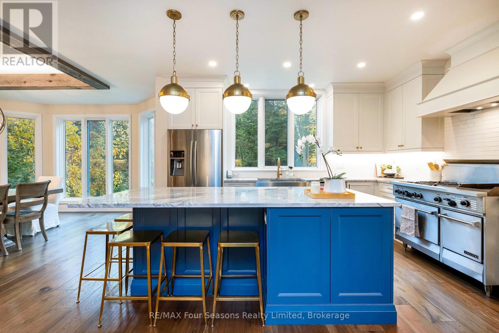 149 Aspen Way, Blue Mountains, ON - Indoor Photo Showing Kitchen With Upgraded Kitchen