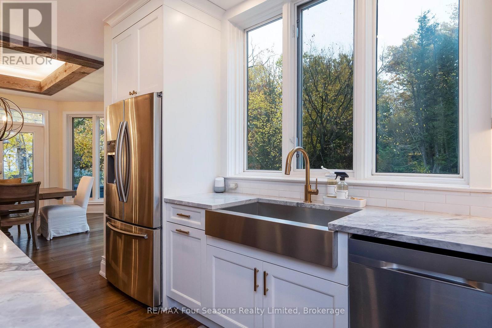 149 Aspen Way, Blue Mountains, ON - Indoor Photo Showing Kitchen With Upgraded Kitchen