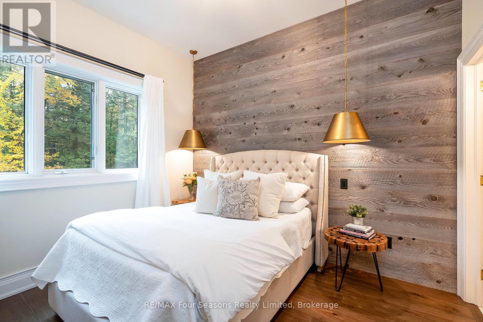 bedroom 1 -main floor - 149 Aspen Way, Blue Mountains, ON - Indoor Photo Showing Bedroom