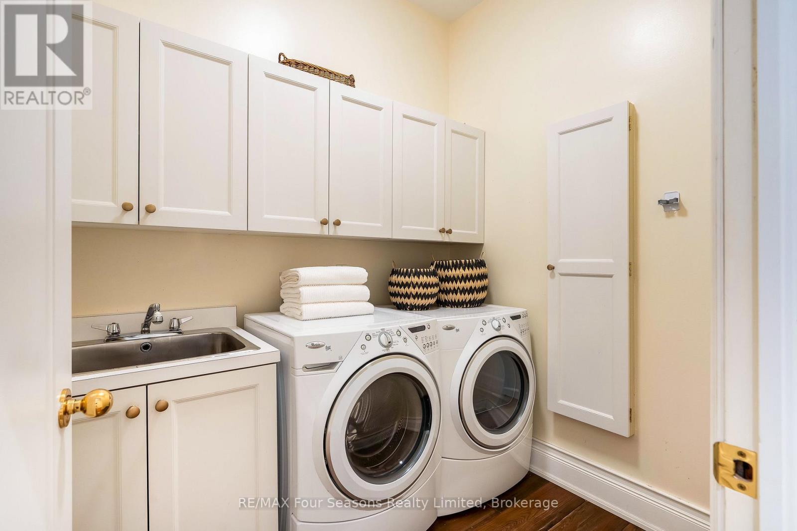 Laundry -main - 149 Aspen Way, Blue Mountains, ON - Indoor Photo Showing Laundry Room