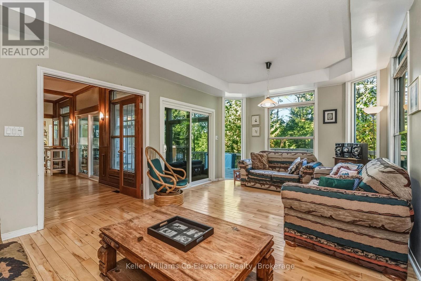 19 Huron Trail, Georgian Bay (Baxter), ON - Indoor Photo Showing Living Room