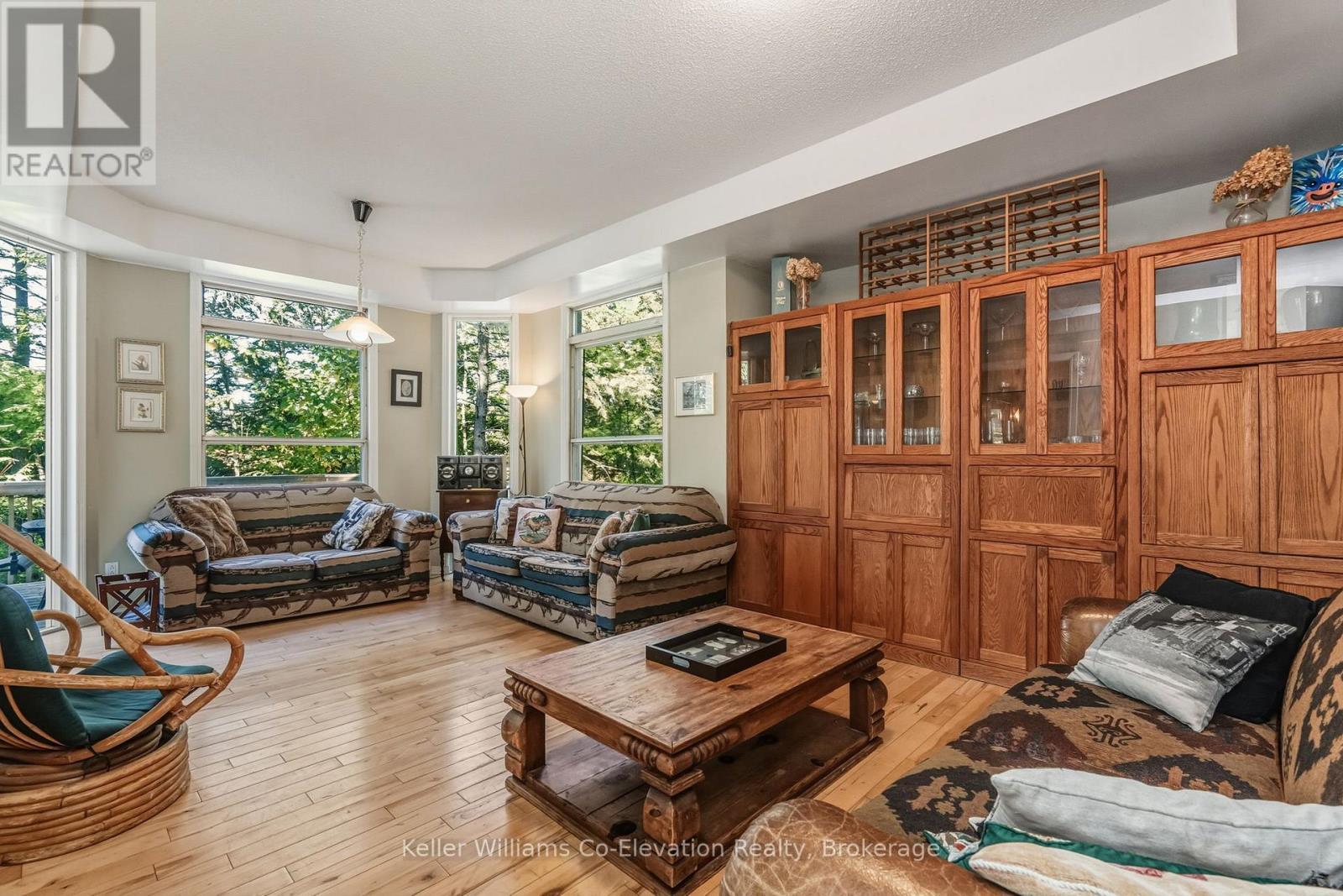 19 Huron Trail, Georgian Bay (Baxter), ON - Indoor Photo Showing Living Room