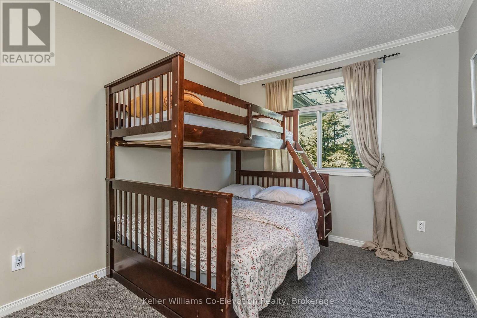 19 Huron Trail, Georgian Bay (Baxter), ON - Indoor Photo Showing Bedroom