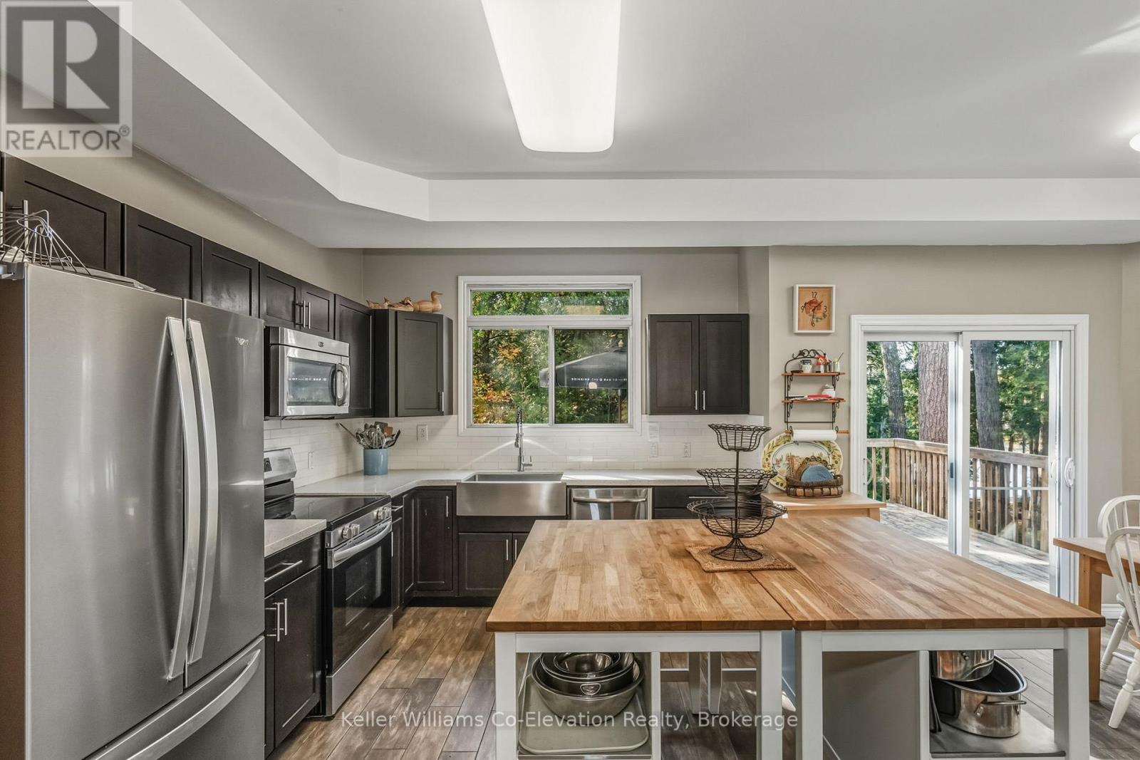 19 Huron Trail, Georgian Bay (Baxter), ON - Indoor Photo Showing Kitchen With Upgraded Kitchen