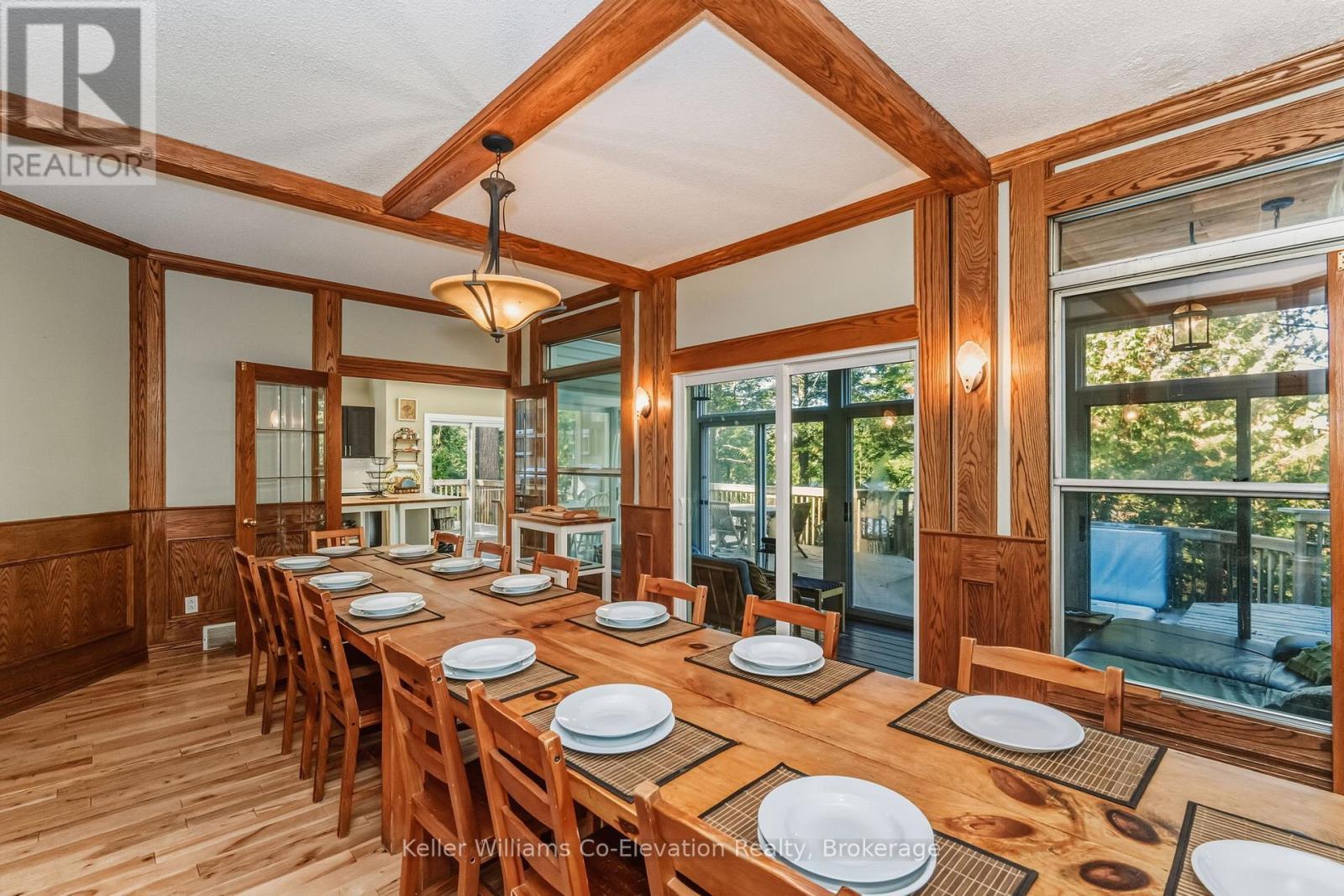 19 Huron Trail, Georgian Bay (Baxter), ON - Indoor Photo Showing Dining Room