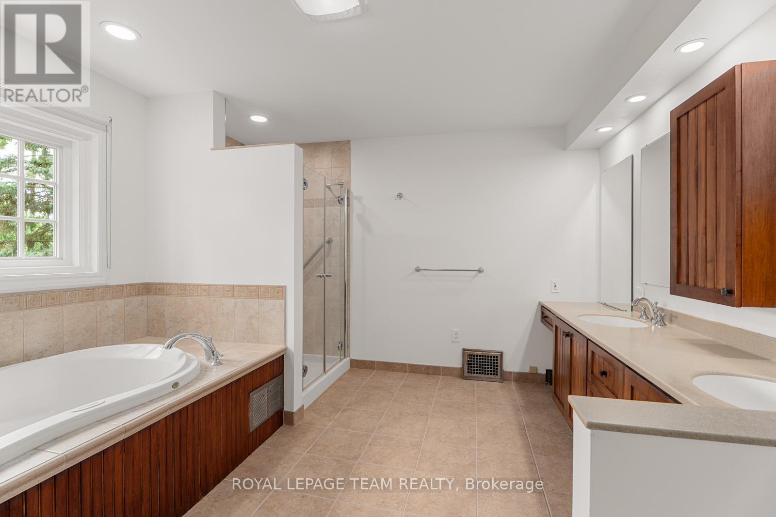 308 Manor Avenue, Ottawa, ON - Indoor Photo Showing Bathroom