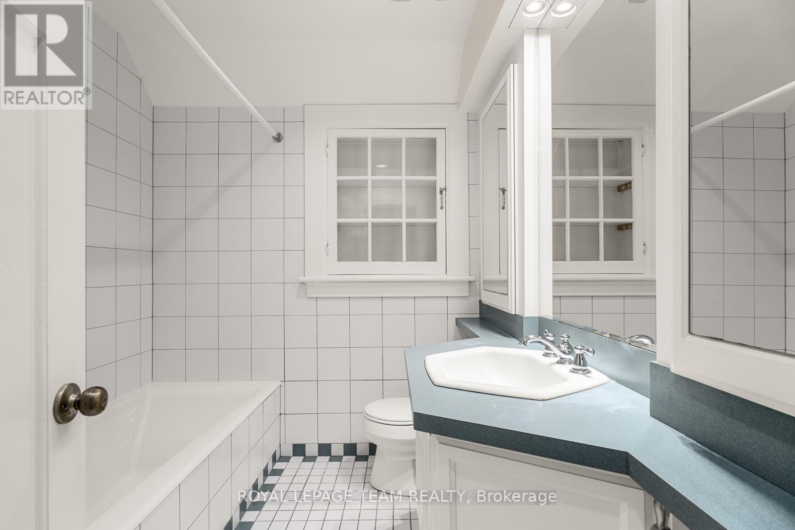 308 Manor Avenue, Ottawa, ON - Indoor Photo Showing Bathroom