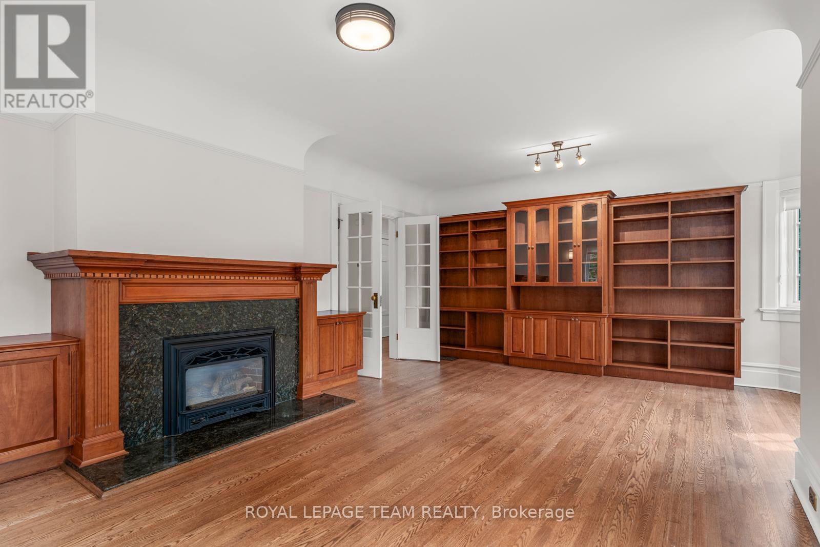 308 Manor Avenue, Ottawa, ON - Indoor Photo Showing Living Room With Fireplace