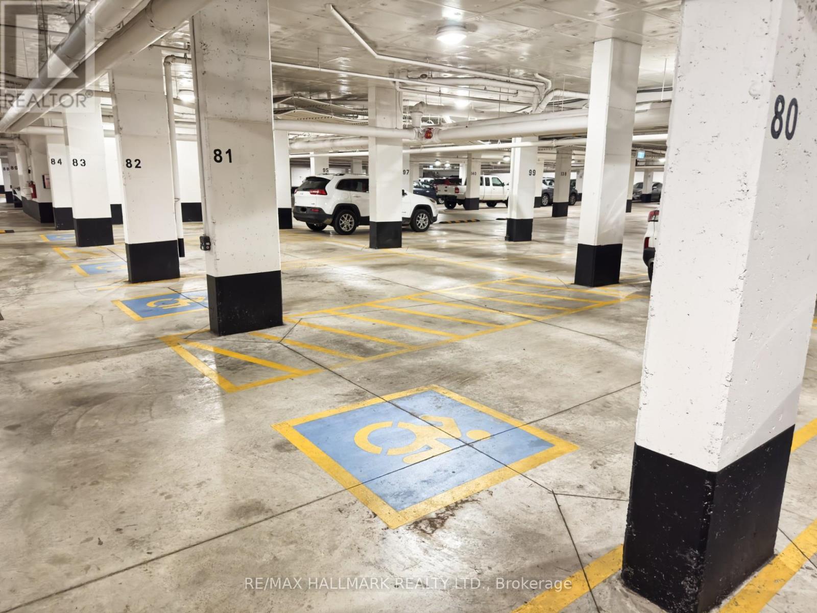 A208 - 1117 Cooke Boulevard, Burlington, ON - Indoor Photo Showing Garage