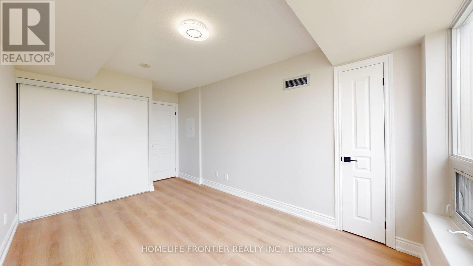 1007 - 7 North Park Road, Vaughan, ON - Indoor Photo Showing Other Room