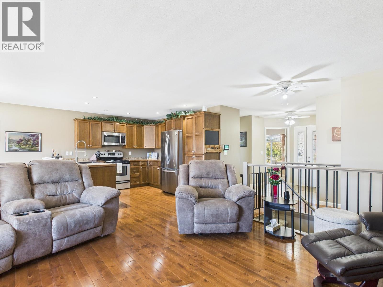 959 Midnight Drive, Williams Lake, BC - Indoor Photo Showing Living Room
