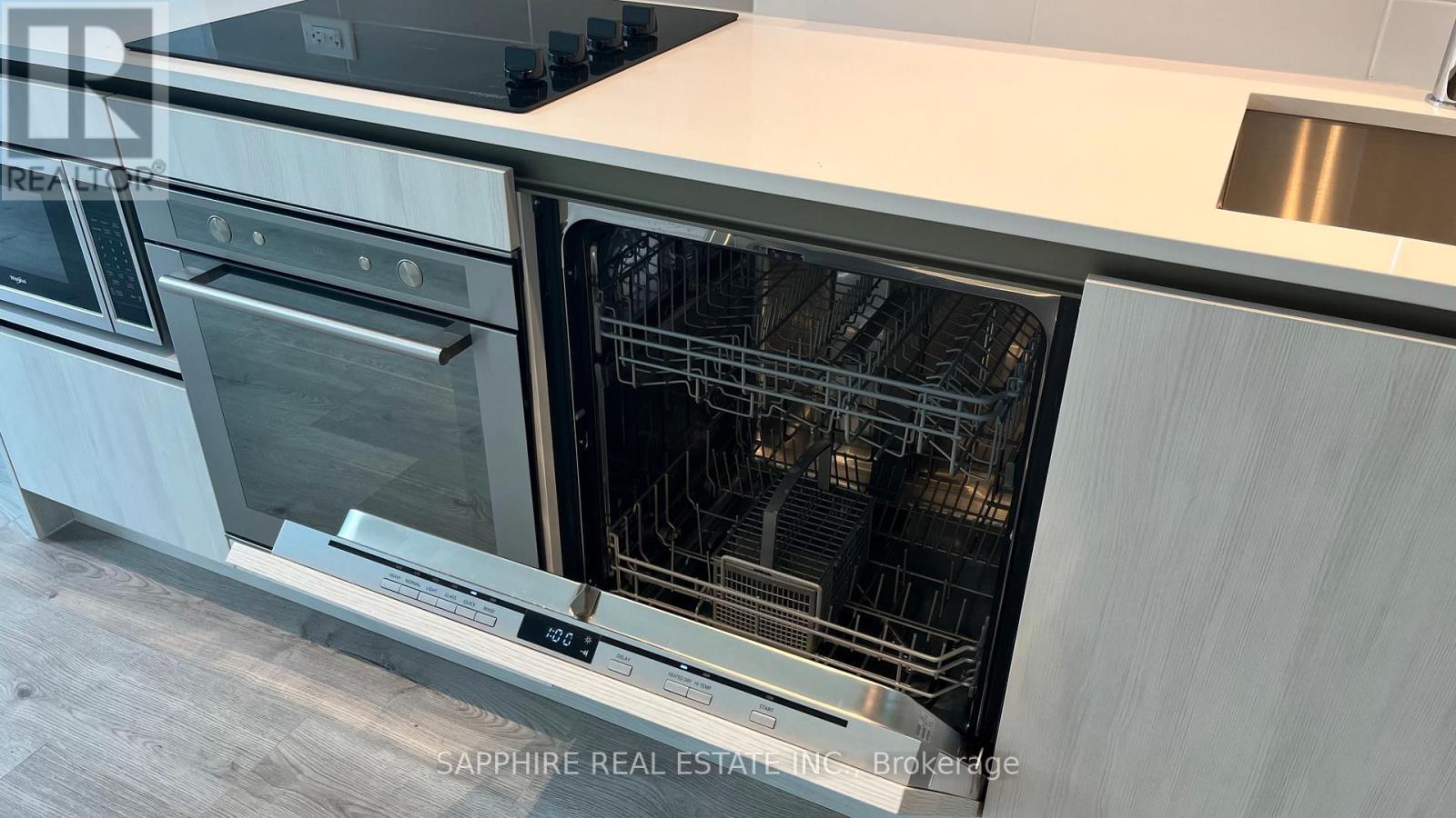 606 - 7890 Jane Street, Vaughan, ON - Indoor Photo Showing Kitchen