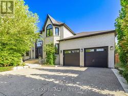 13 BOURDON AVENUE  Toronto, ON M6L 2Y7
