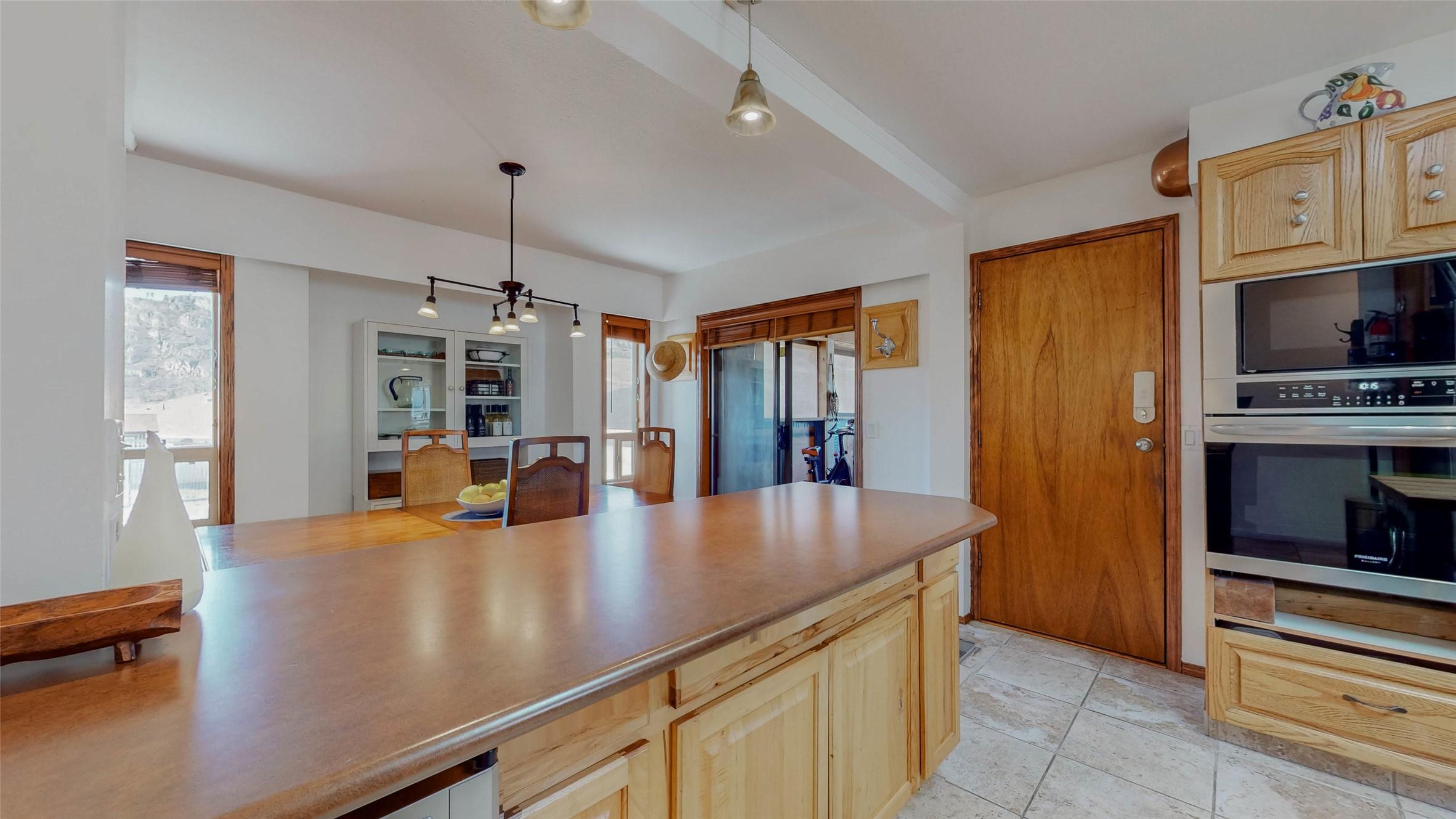 6940 Mountainview Drive, Oliver, BC - Indoor Photo Showing Kitchen