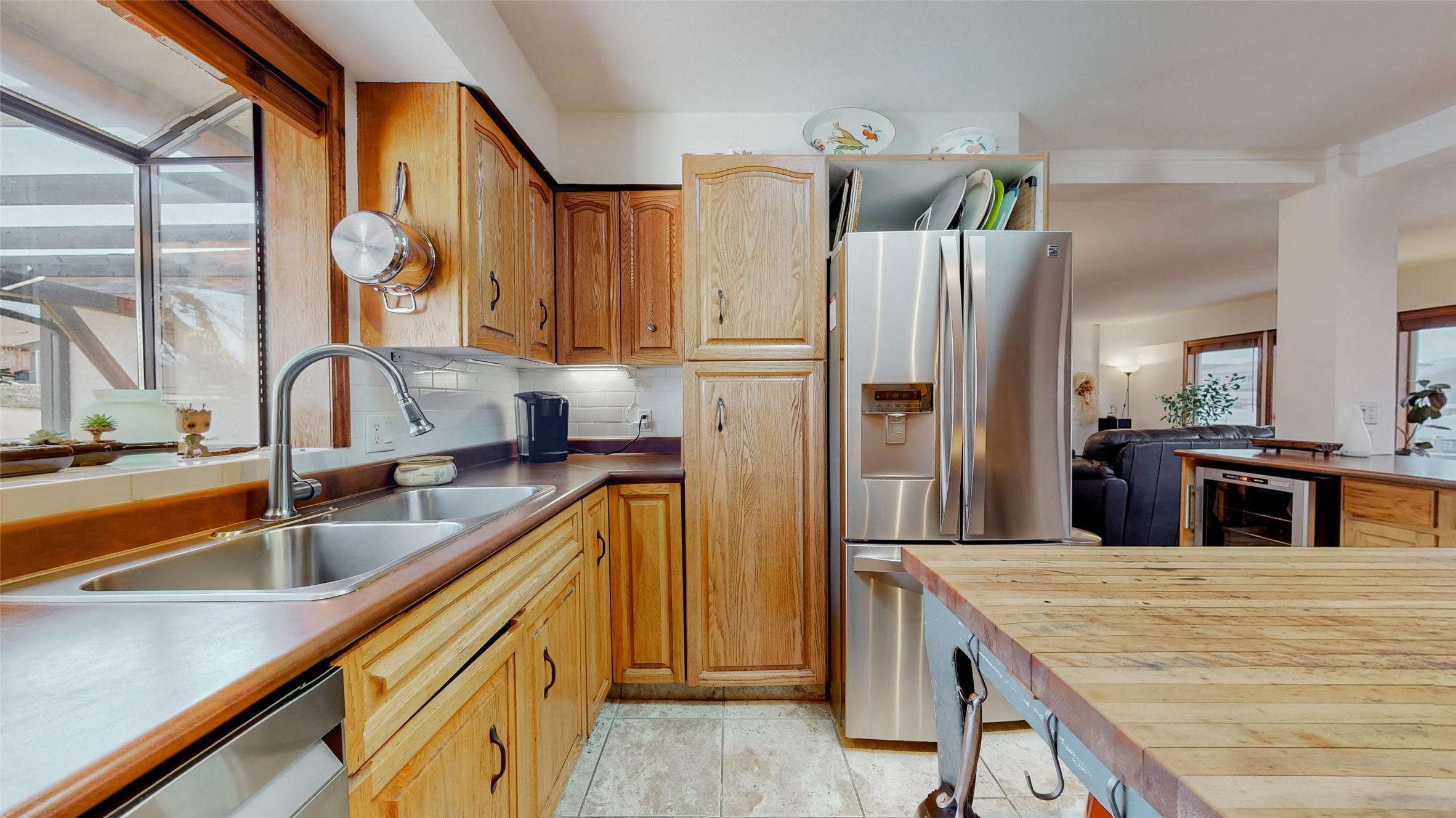 6940 Mountainview Drive, Oliver, BC - Indoor Photo Showing Kitchen With Double Sink