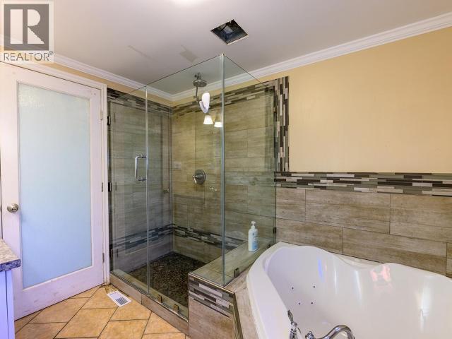 8-986 Range Road, Whitehorse, YT - Indoor Photo Showing Bathroom