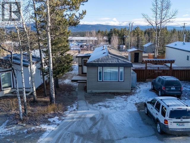 8-986 Range Road, Whitehorse, YT - Outdoor