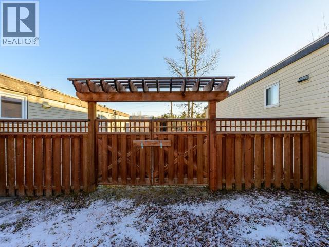 8-986 Range Road, Whitehorse, YT - Outdoor