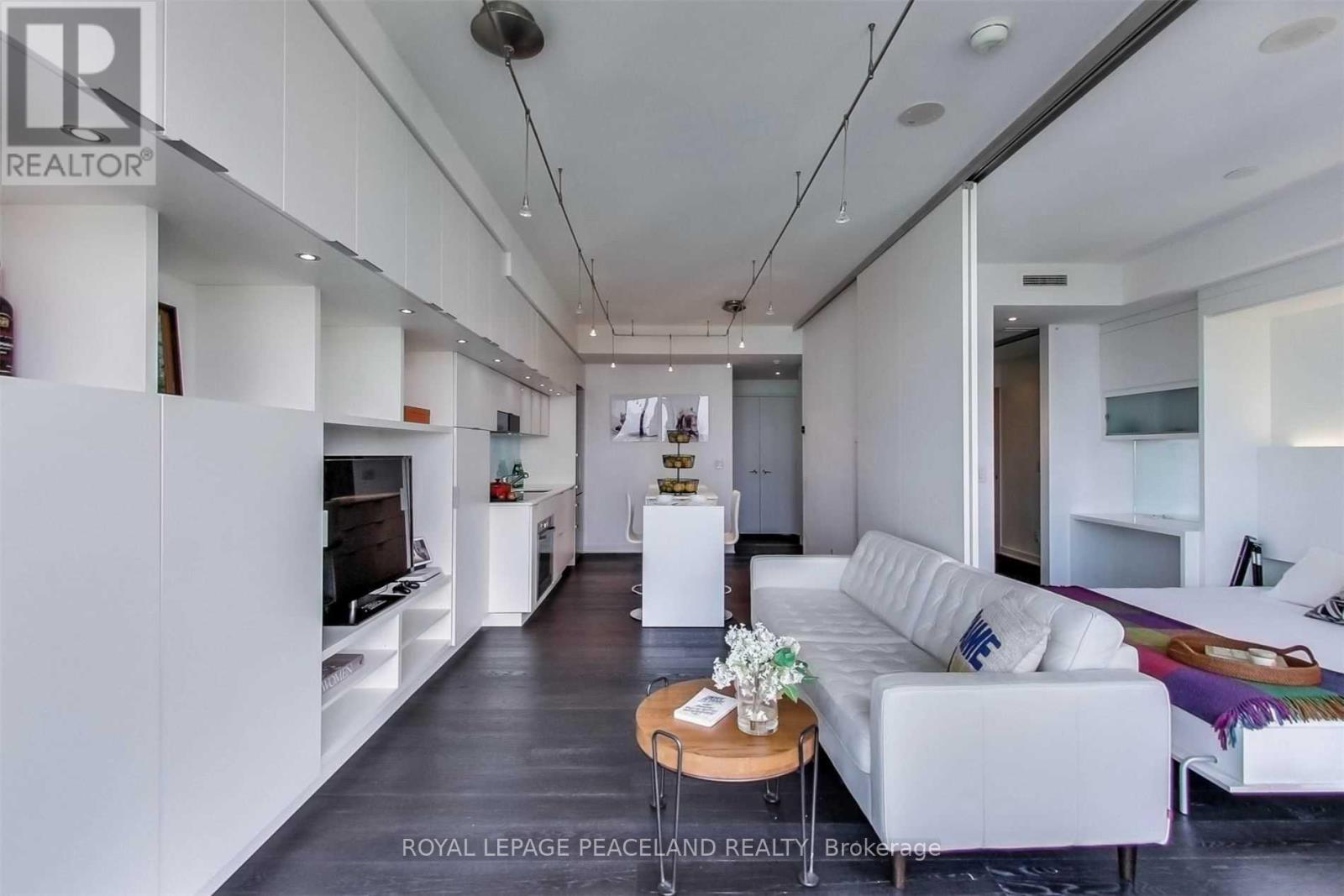 2901 - 110 Charles Street E, Toronto, ON - Indoor Photo Showing Living Room