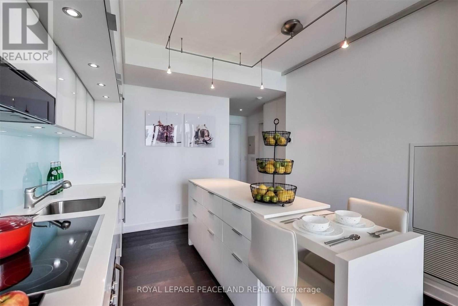 2901 - 110 Charles Street E, Toronto, ON - Indoor Photo Showing Kitchen