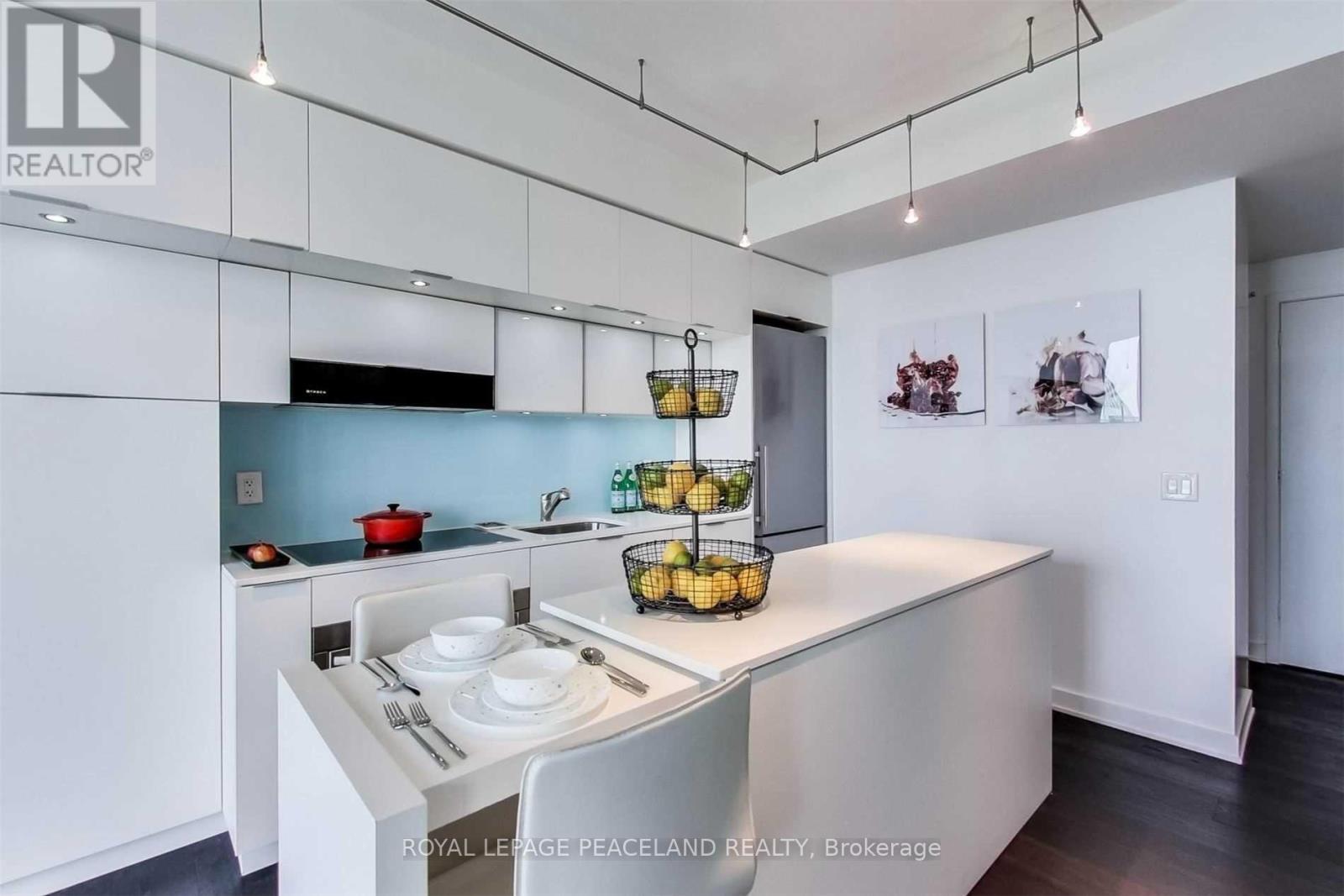 2901 - 110 Charles Street E, Toronto, ON - Indoor