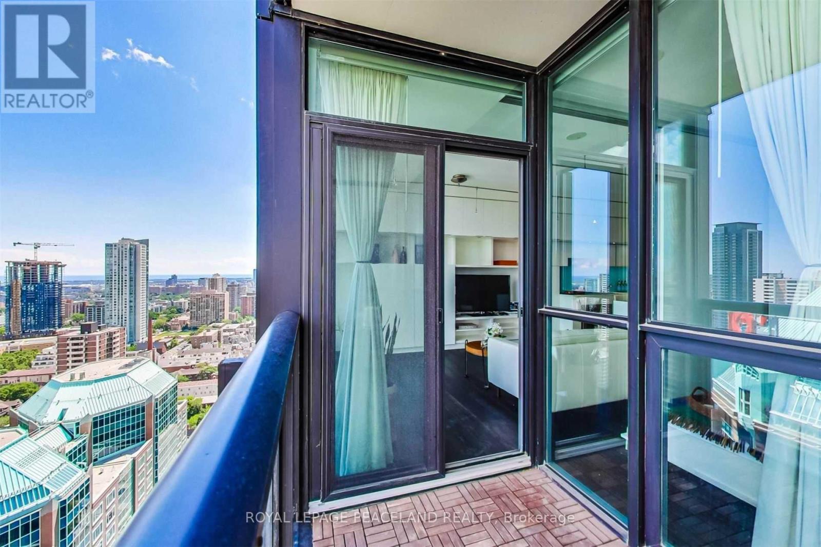 2901 - 110 Charles Street E, Toronto, ON - Outdoor With Exterior